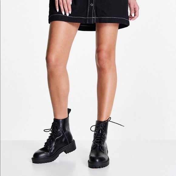 RAID ASOS New In Box Wide Fit Micah lace up flat ankle boots in black Size 5 - Picture 1 of 16